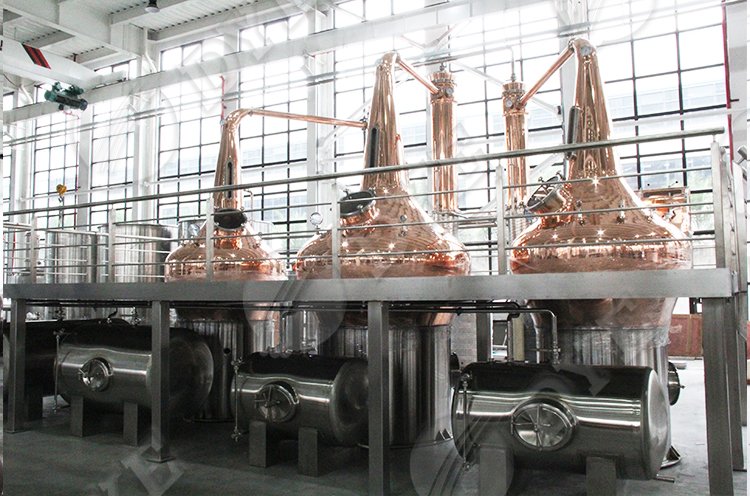 定制愛爾蘭威士忌蒸餾器 三釜蒸餾設(shè)備 商用洋酒廠釀酒設(shè)備-大宇 - 愛