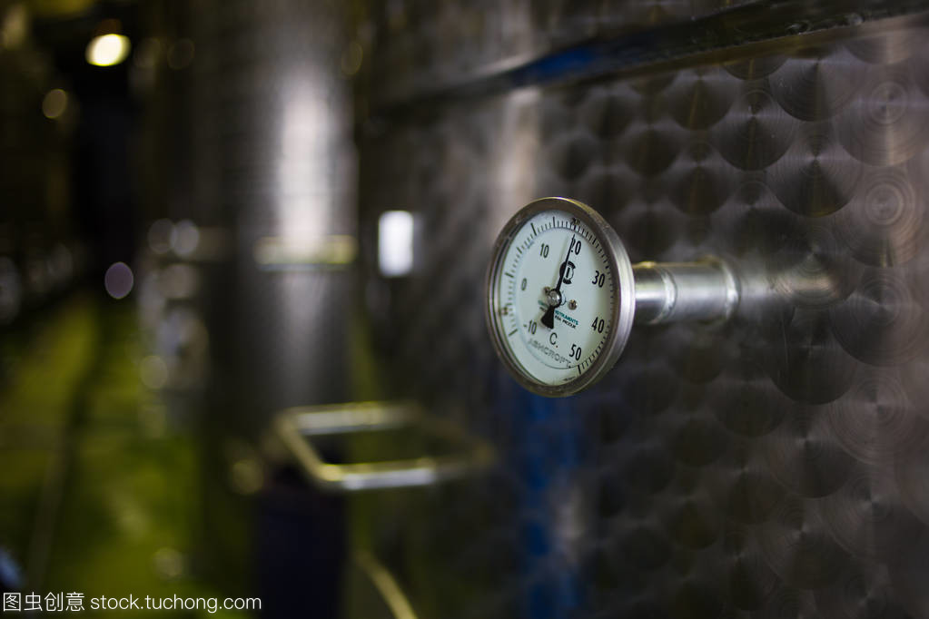 在車(chē)間的釀酒設(shè)備